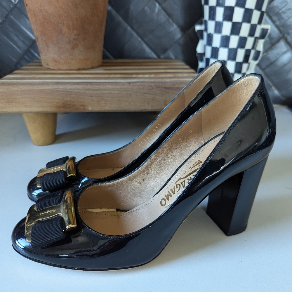 Salvatore Ferragamo Vara Bow Black Patent Leather Block Heel Pumps 7.5